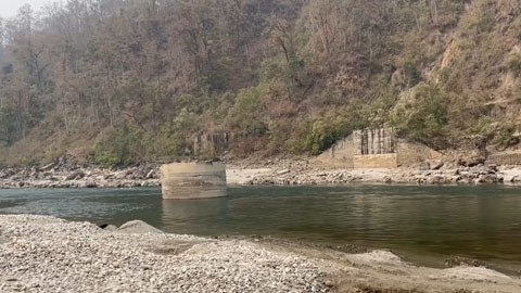 भुरीगाउँ तेलपानी सडकको रानीघाटको भेरी पुल १२ वर्ष देखि अलपत्र