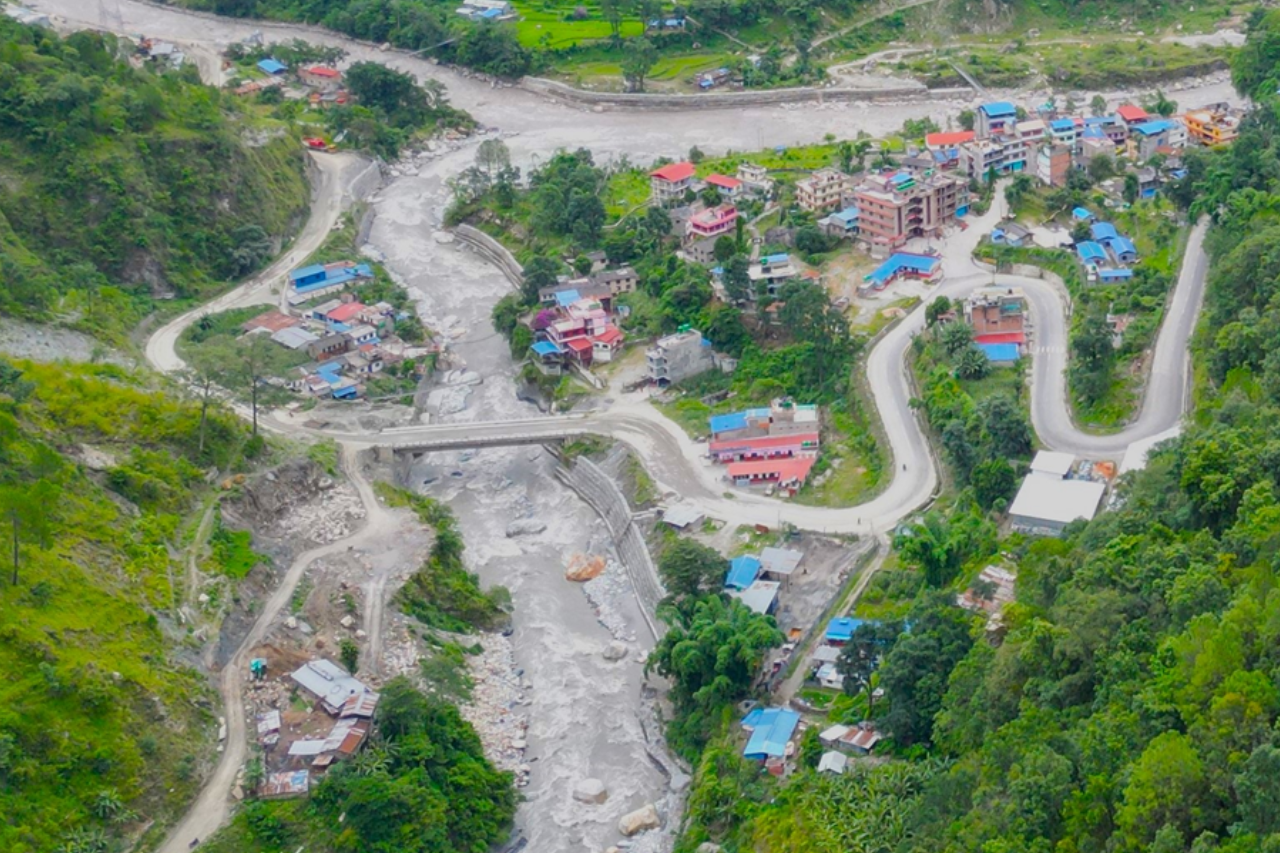 राहुघाट नदी कटानको जोखिममा रहेको गलेश्वरमा तटबन्ध निर्माण