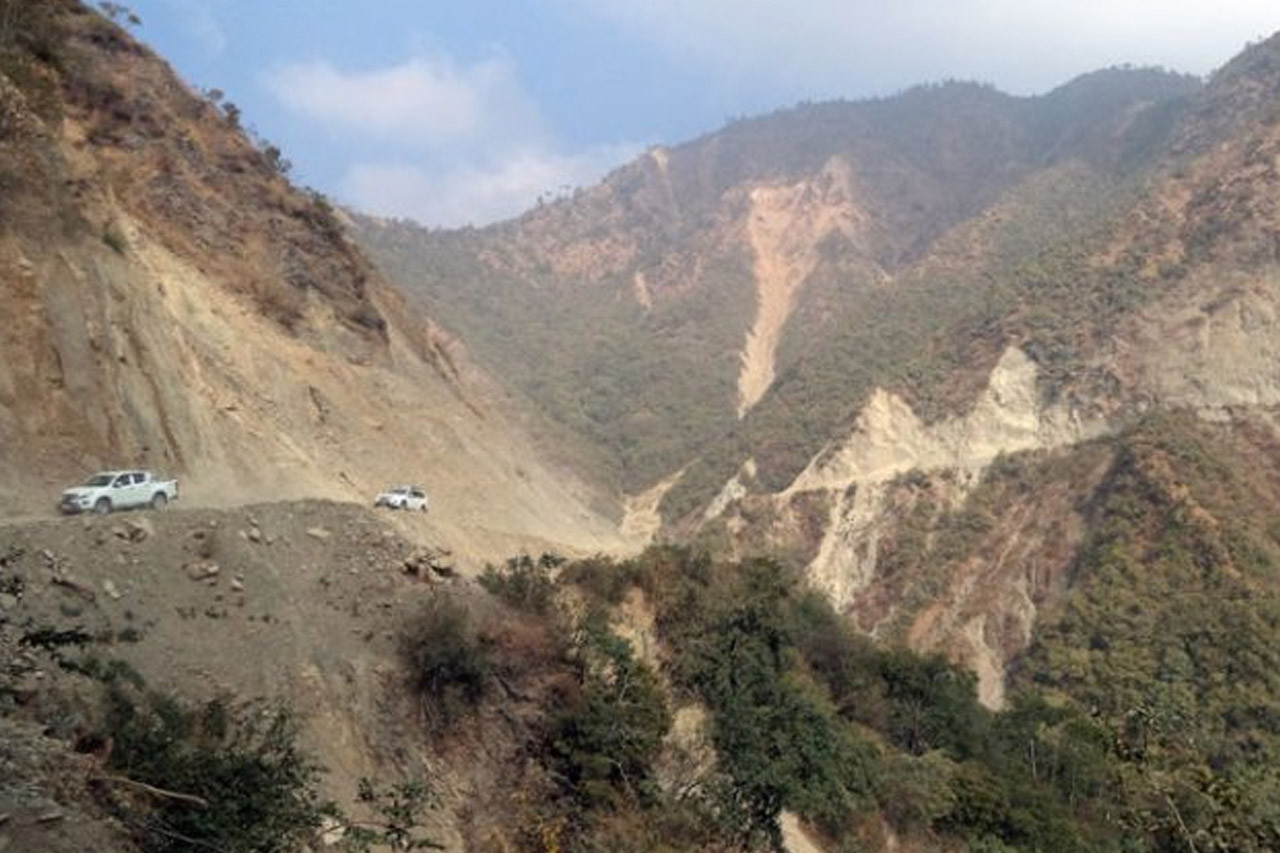 पहिरोका कारण कान्तिलोकपथ अवरुद्ध