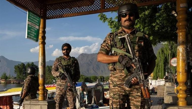 भारत र पाकिस्तानी सेनाबीच काश्मीरमा गोली हानाहान