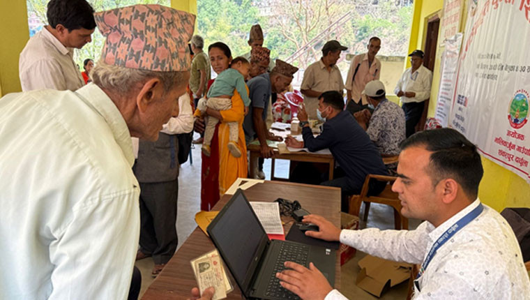 दार्चुलाको मालिकार्जुन गाउँपालिकाद्वारा वडामै सामाजिक सुरक्षा भत्ता वितरण