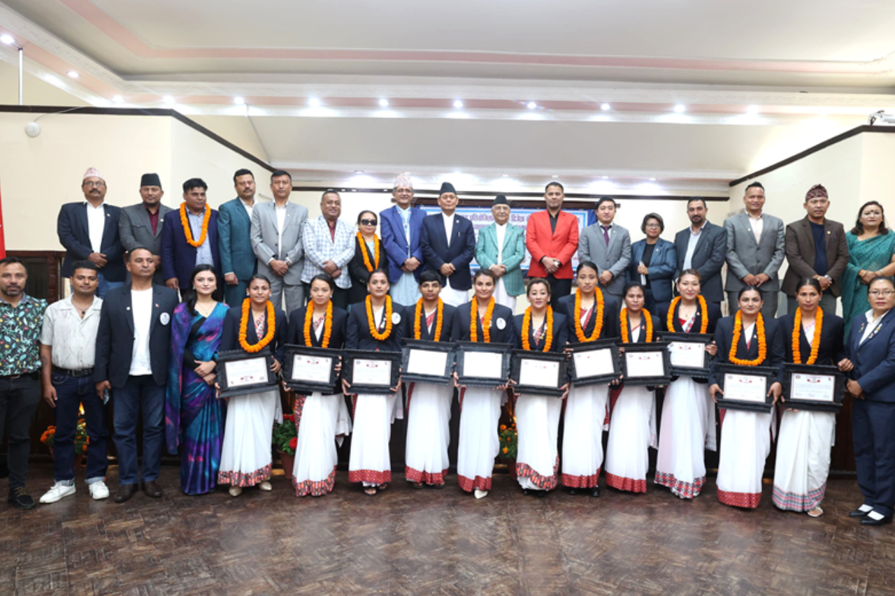 प्रधानमन्त्रीद्वारा अन्तर्राष्ट्रिय पदक विजेता खेलाडीलाई सम्मान र पुरस्कार प्रदान