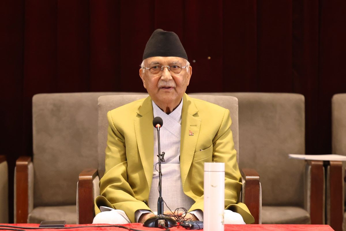 देशको अर्थतन्त्र ओरालो लागेकाले एमाले र कांग्रेस जस्ता प्रतिस्पर्धी दल मिल्नु परेको होः प्रम ओली