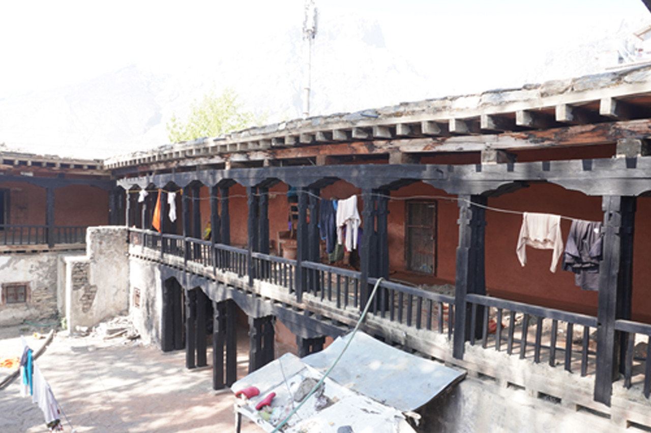 मुक्तिनाथको २१८ वर्ष पुरानो रानीपौवा धर्मशालाको स्तरोन्नति सुरु