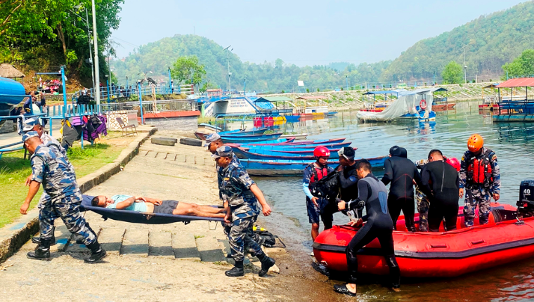 बेगनास तालमा डुङ्गा पल्टिएपछि...