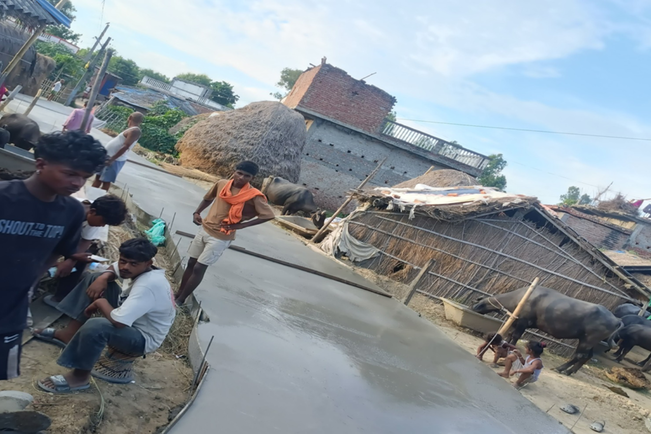 सिरहाको भुस्कुलिया टोलमा पक्की सडक निर्माणसँगै फेरियो दैनिकी, हिलोमुक्त गाउँको सपना साकार