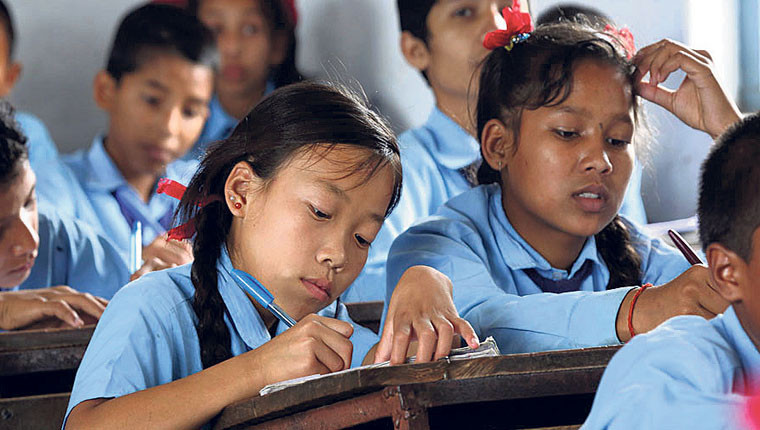 मण्डनदेउपुर नगरपालिकाको निर्देशन: जनप्रतिनिधि र कर्मचारीका छोराछोरी सामुदायिक विद्यालयमा अनिवार्य